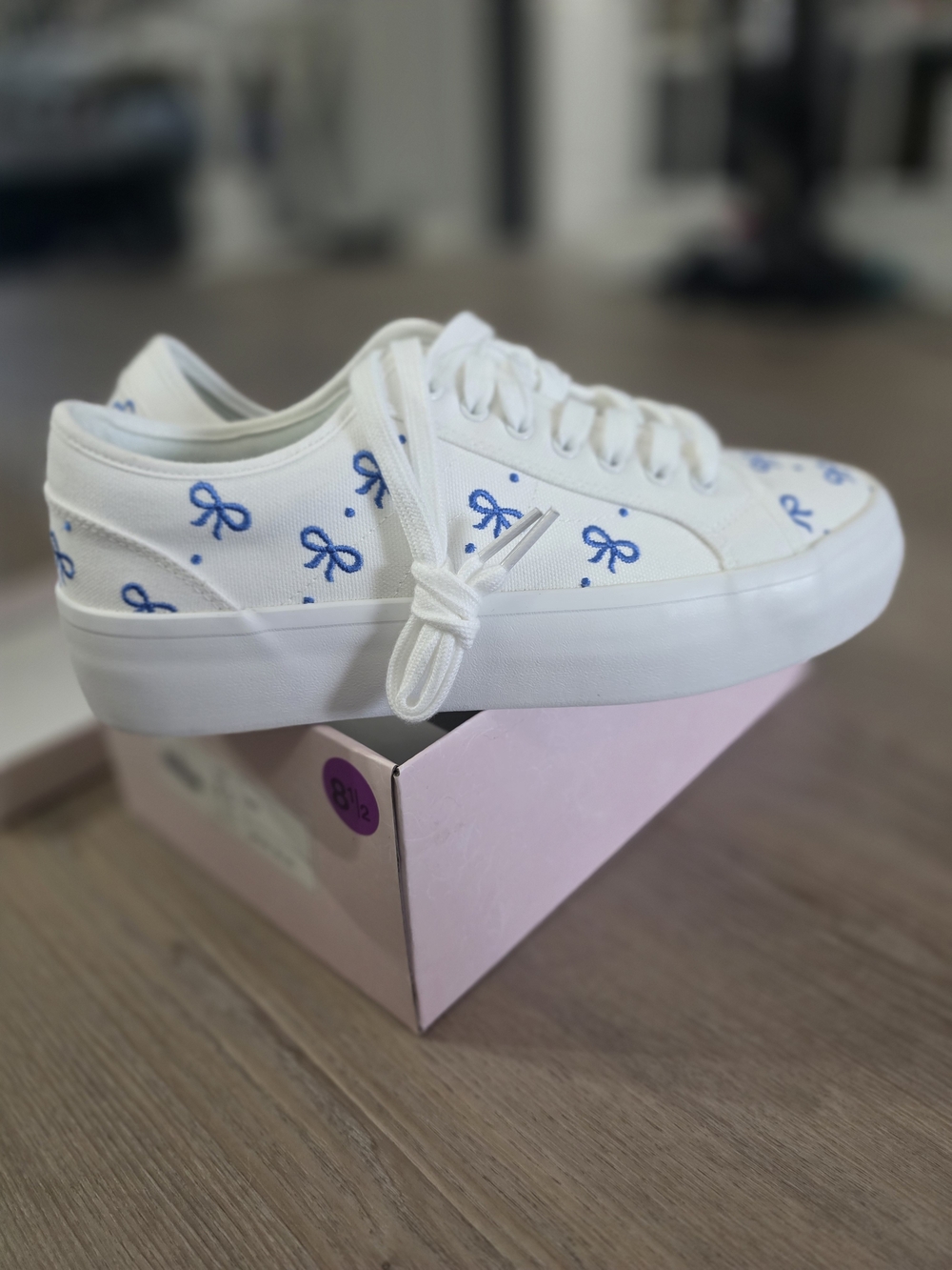 Sincerely Jules White Sneakers with Blue Bow Accents 8.5 - Picture 6 of 8